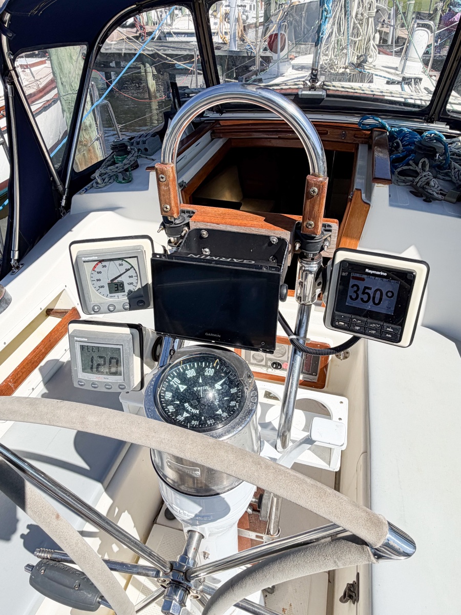 1998 Pacific Seacraft 37