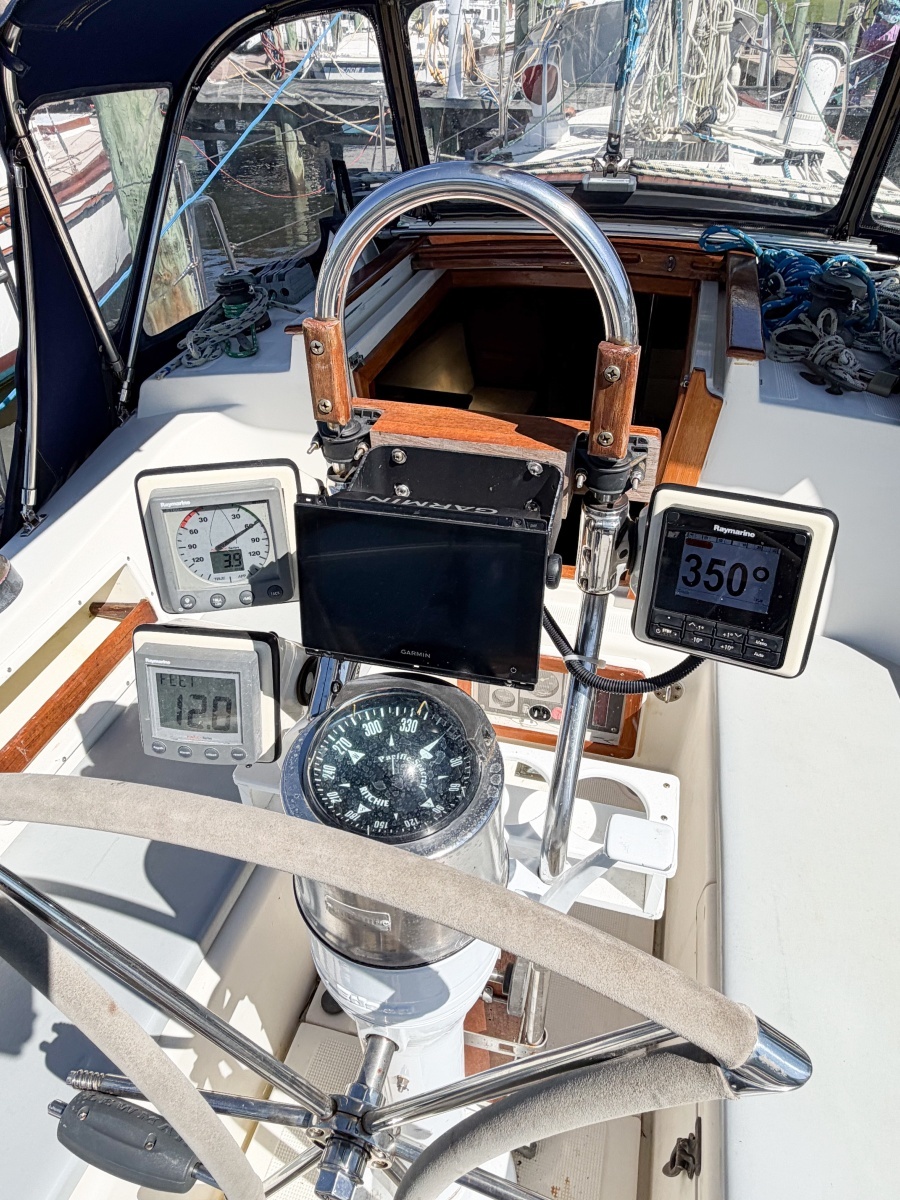 1998 Pacific Seacraft 37