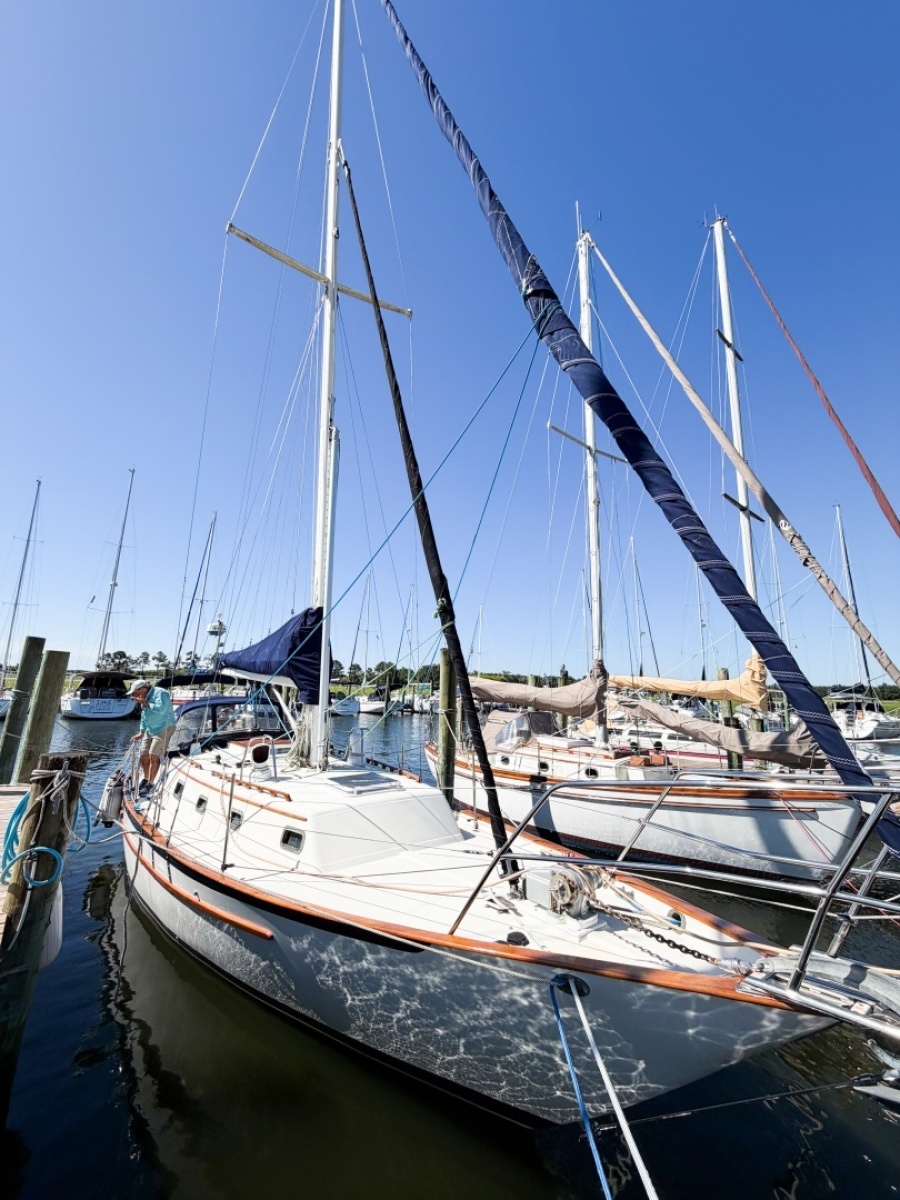 1998 Pacific Seacraft 37