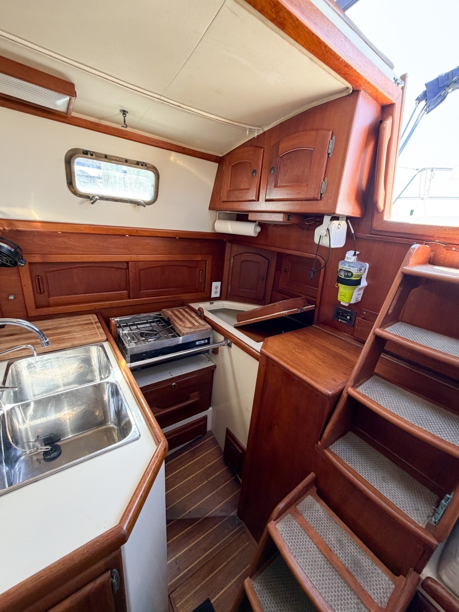 1998 Pacific Seacraft 37