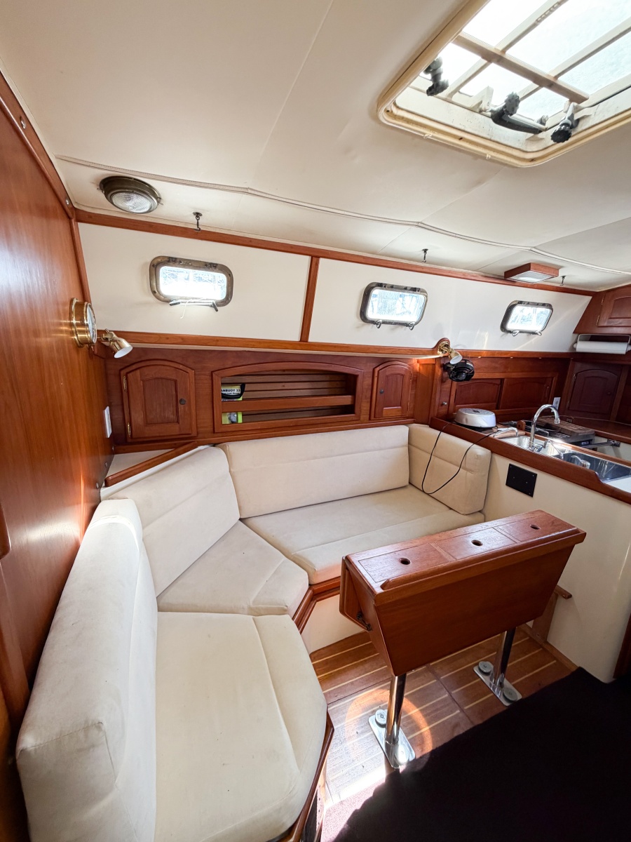 1998 Pacific Seacraft 37
