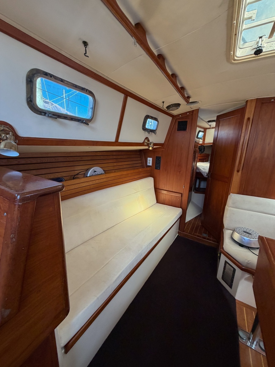 1998 Pacific Seacraft 37