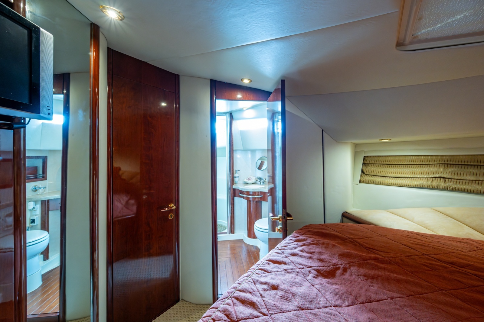 _forward_stateroom_04