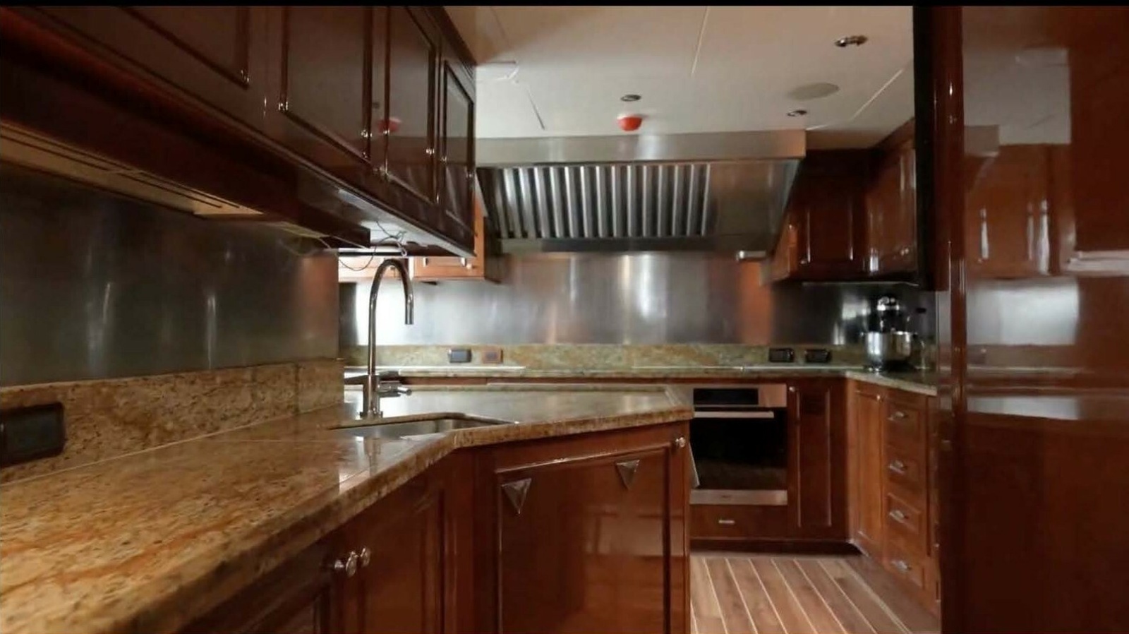2004 Benetti Vision