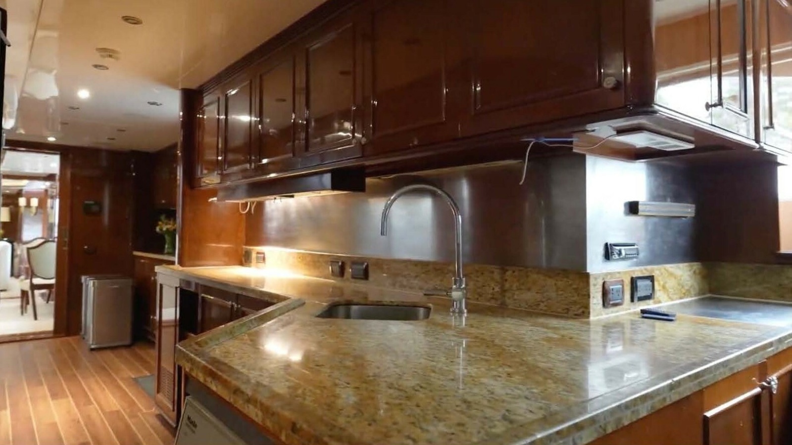 2004 Benetti Vision