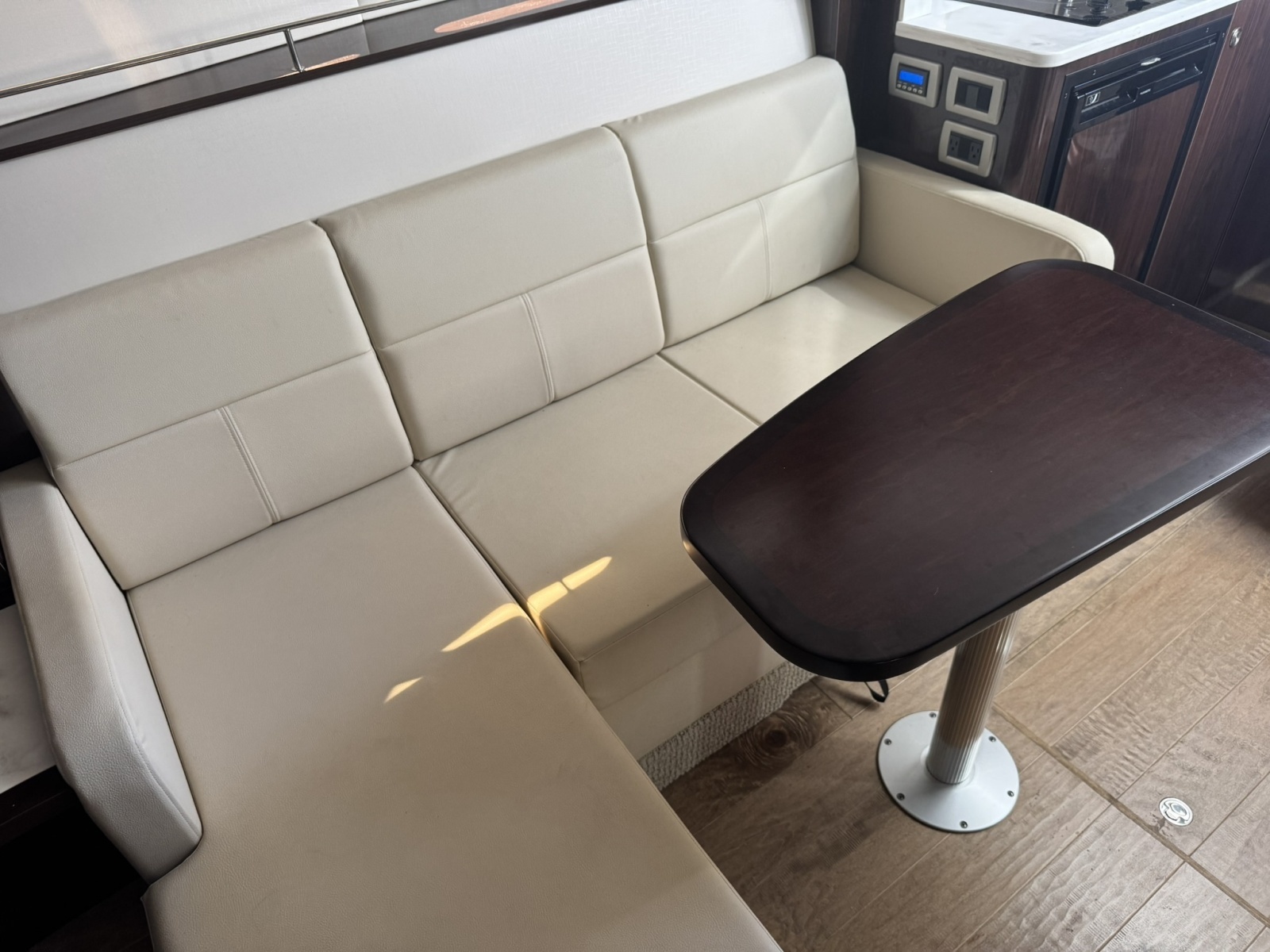 2018 Sea Ray 350 Sundancer