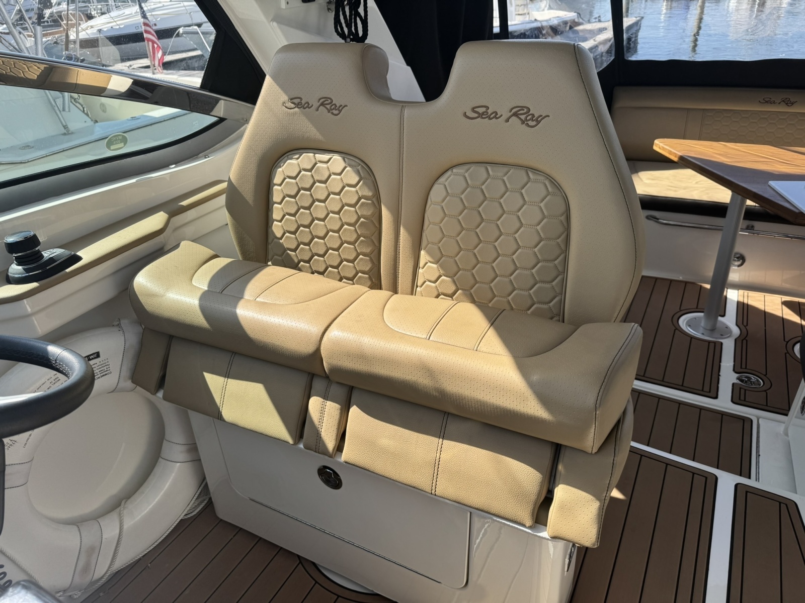 2018 Sea Ray 350 Sundancer