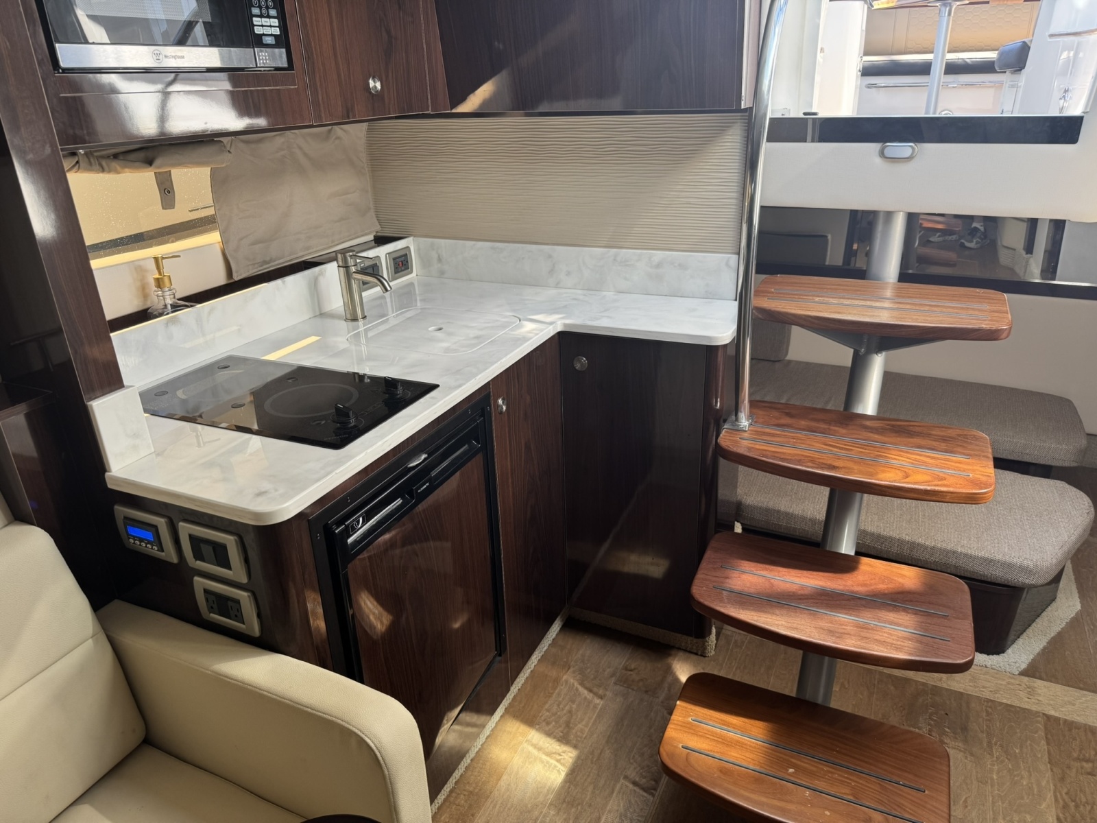 2018 Sea Ray 350 Sundancer