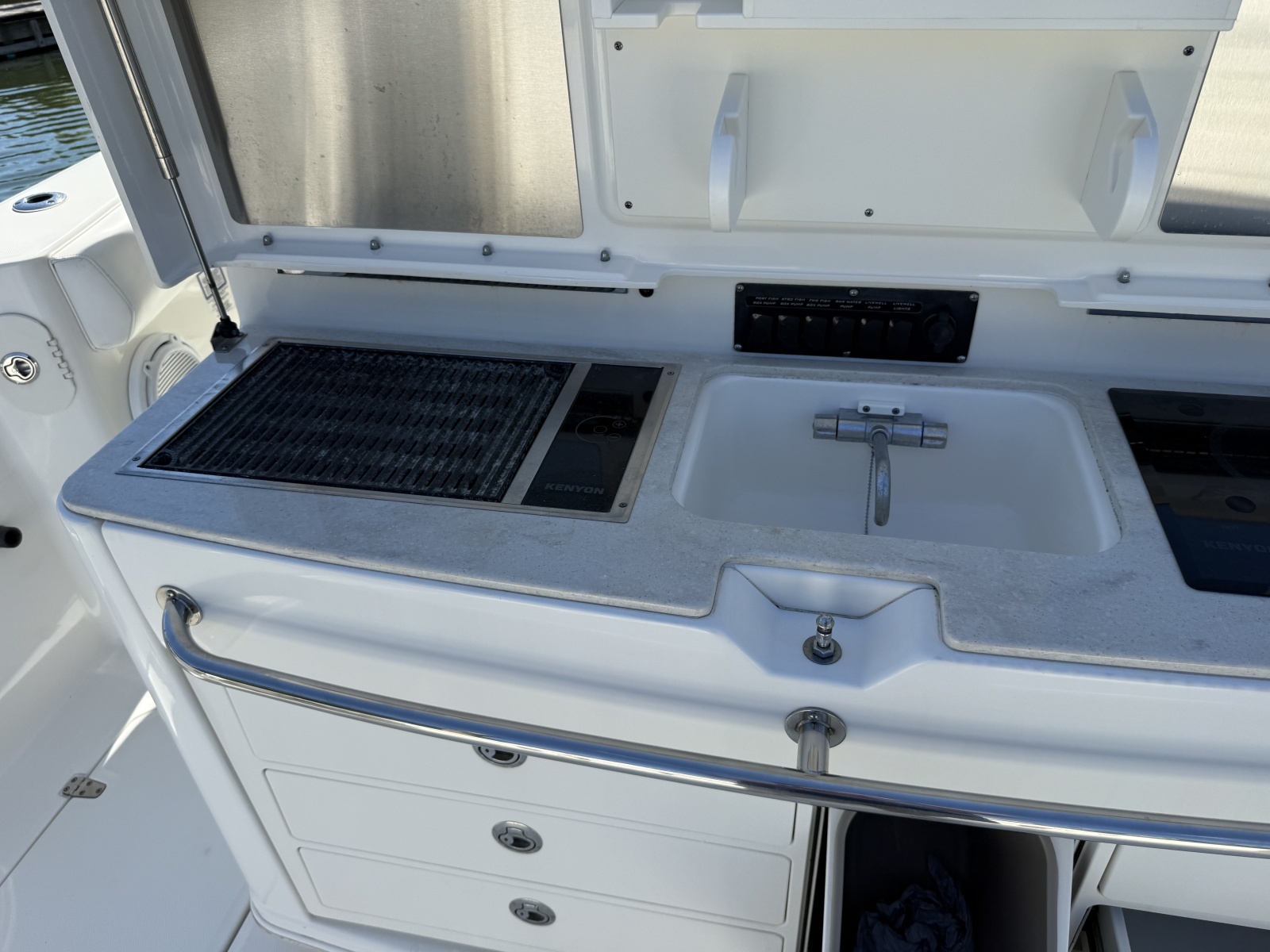 37ft Boston Whaler Yacht For Sale