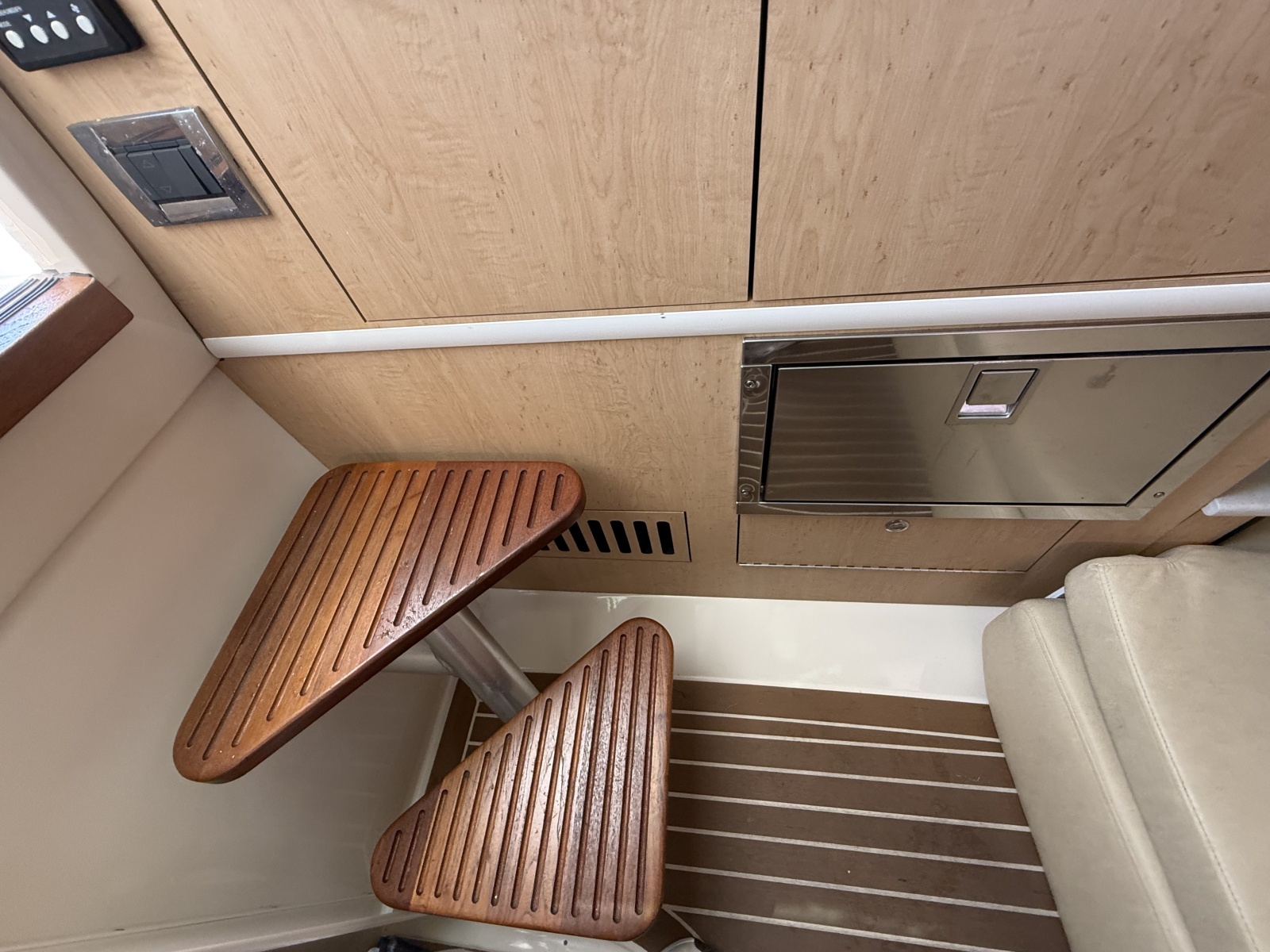 2016 Boston Whaler 