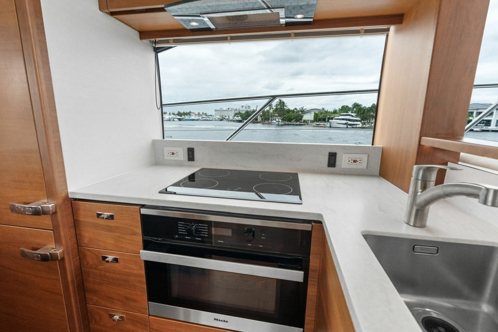 2020 Princess S62 Sportbridge