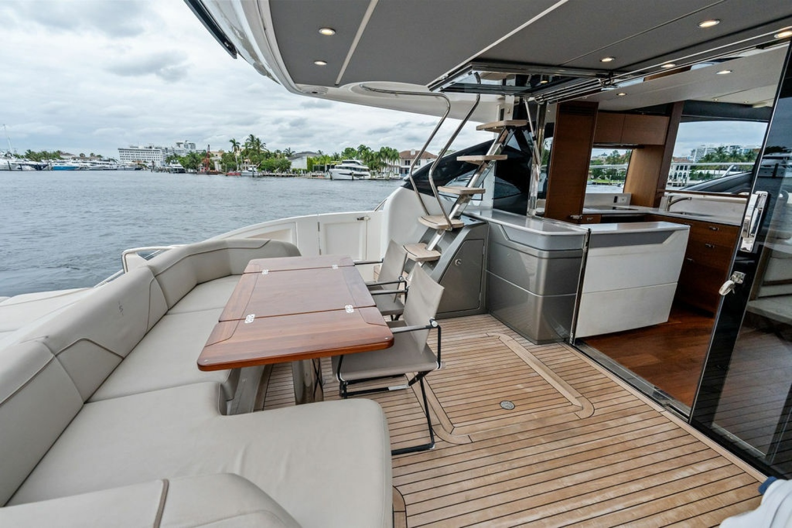 2020 Princess S62 Sportbridge