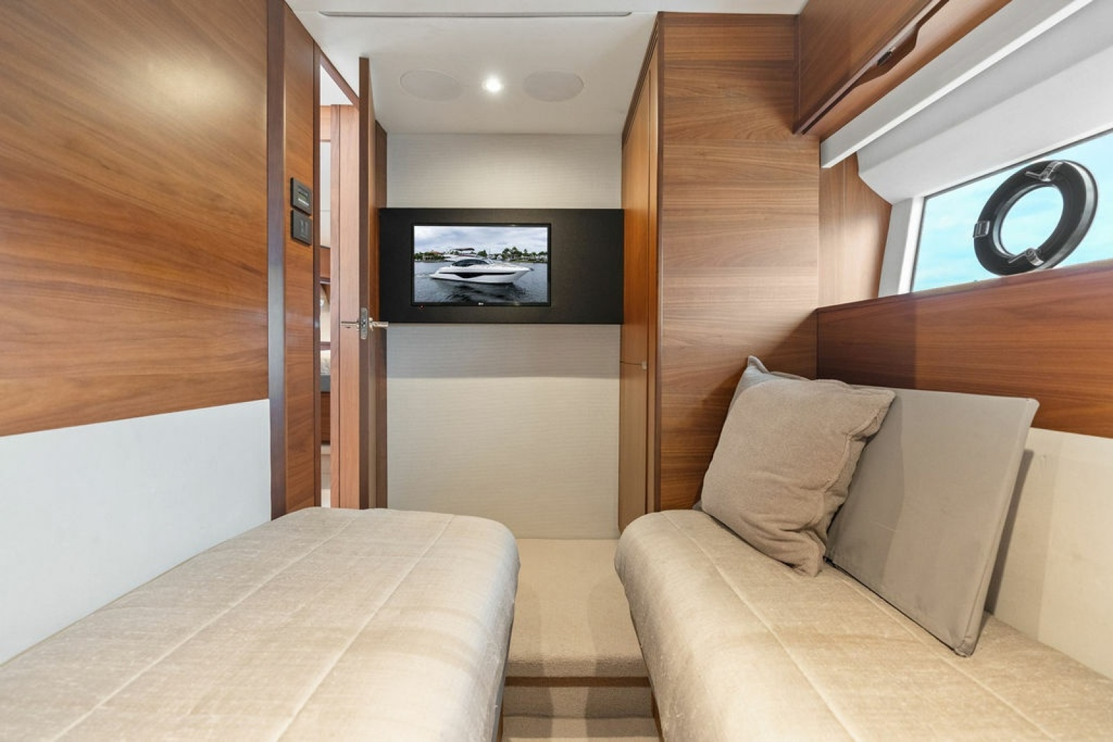 2020 Princess S62 Sportbridge