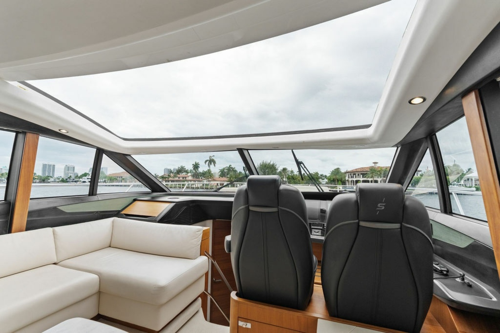 2020 Princess S62 Sportbridge