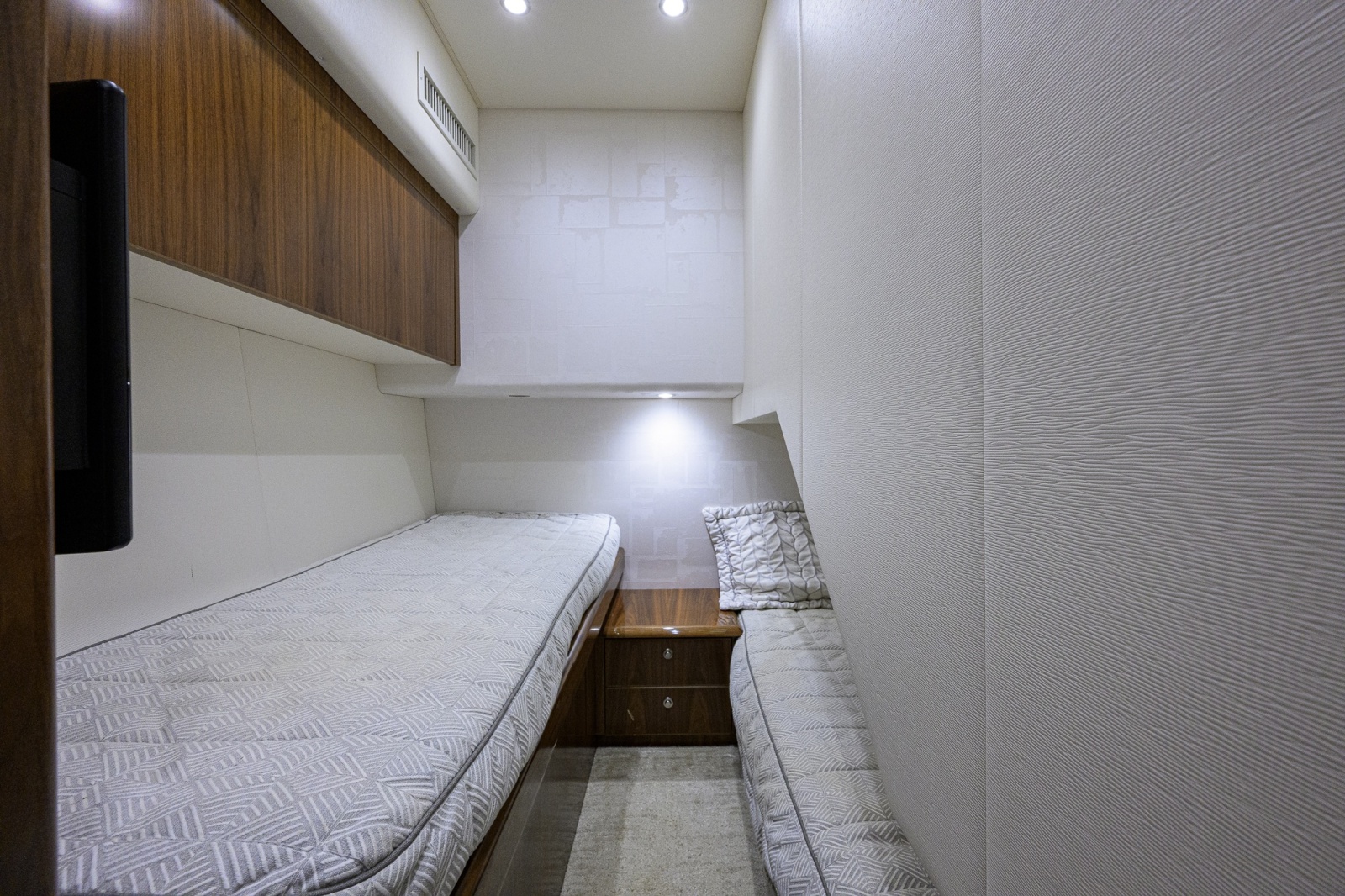 2021 Viking 58 Convertible — 58 Viking - Guest Stateroom