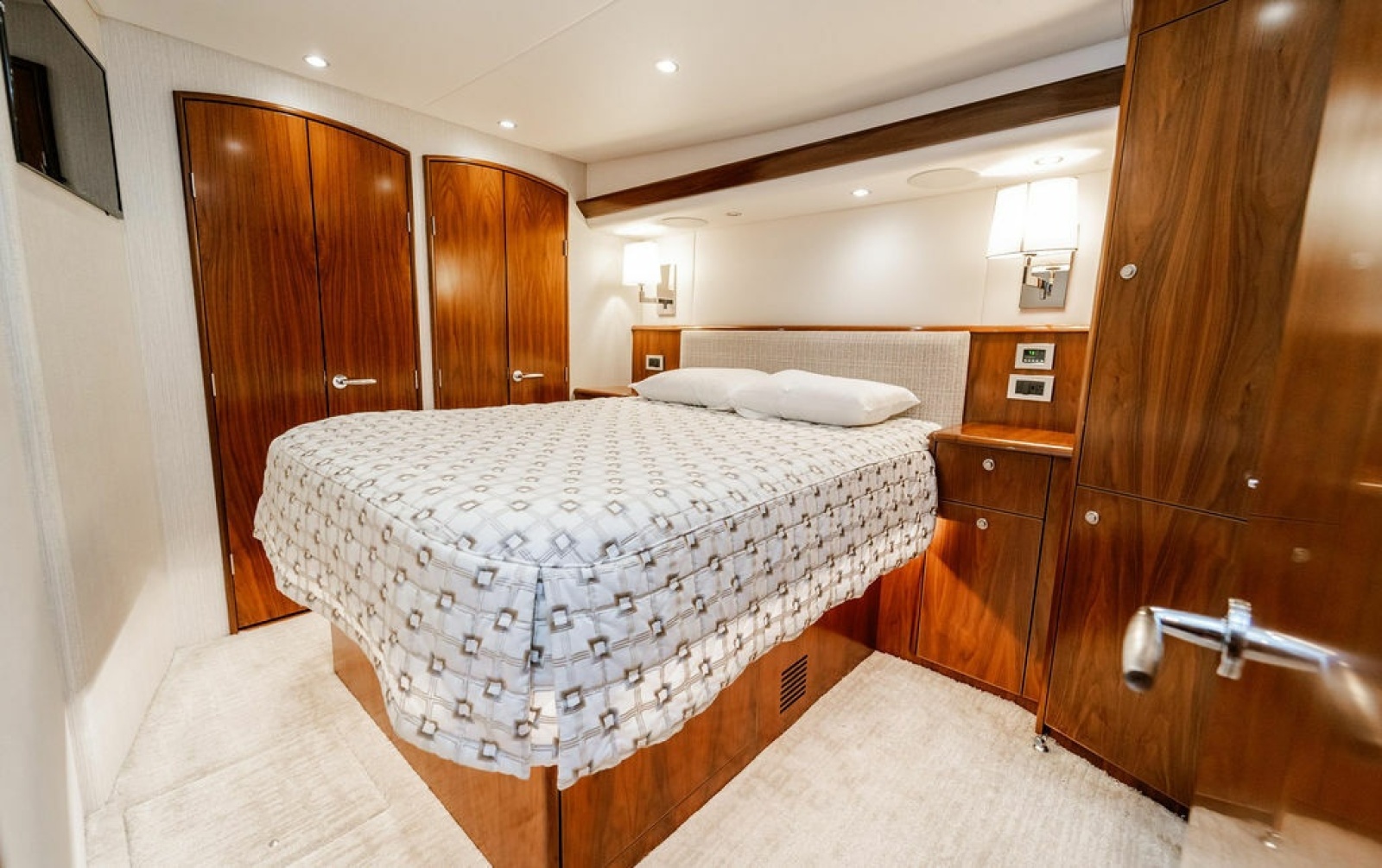 58 Viking - Master Stateroom