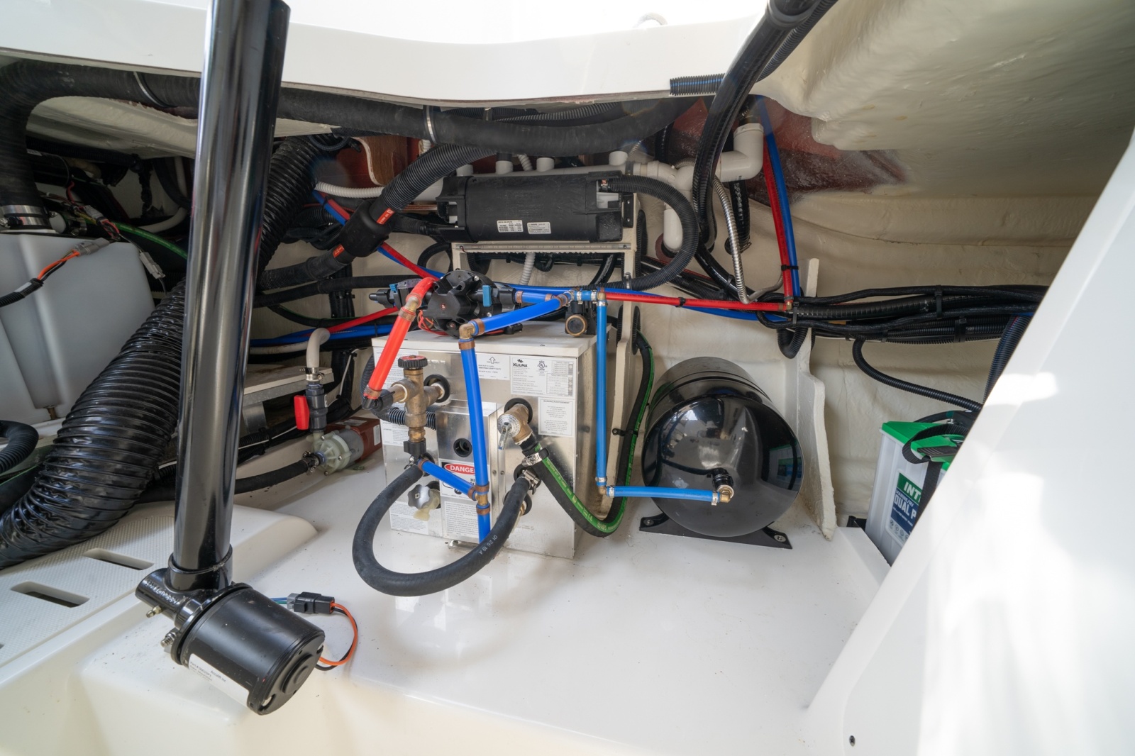 2025 Sea Ray 320 Sundancer