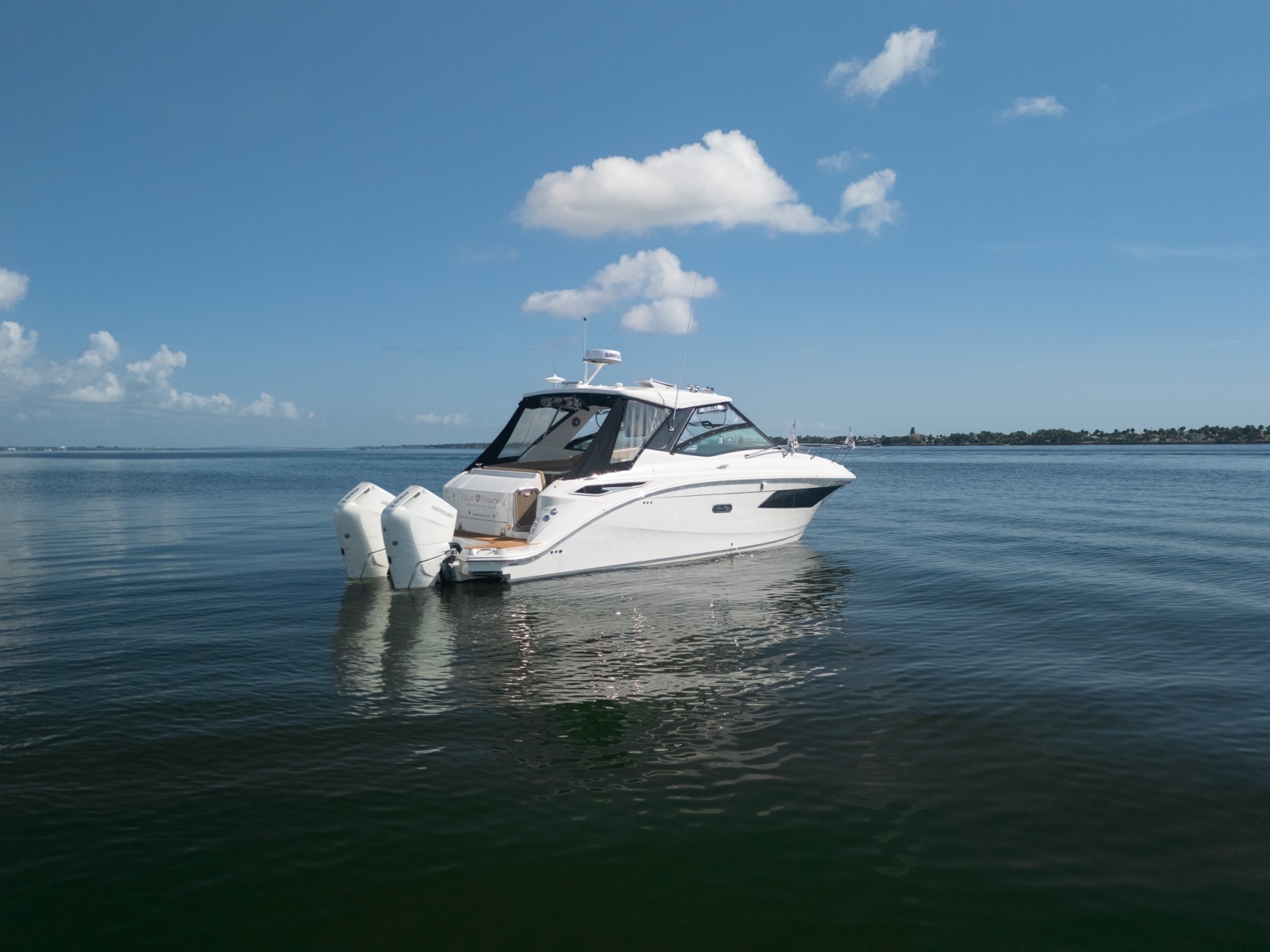 2025 Sea Ray 320 Sundancer
