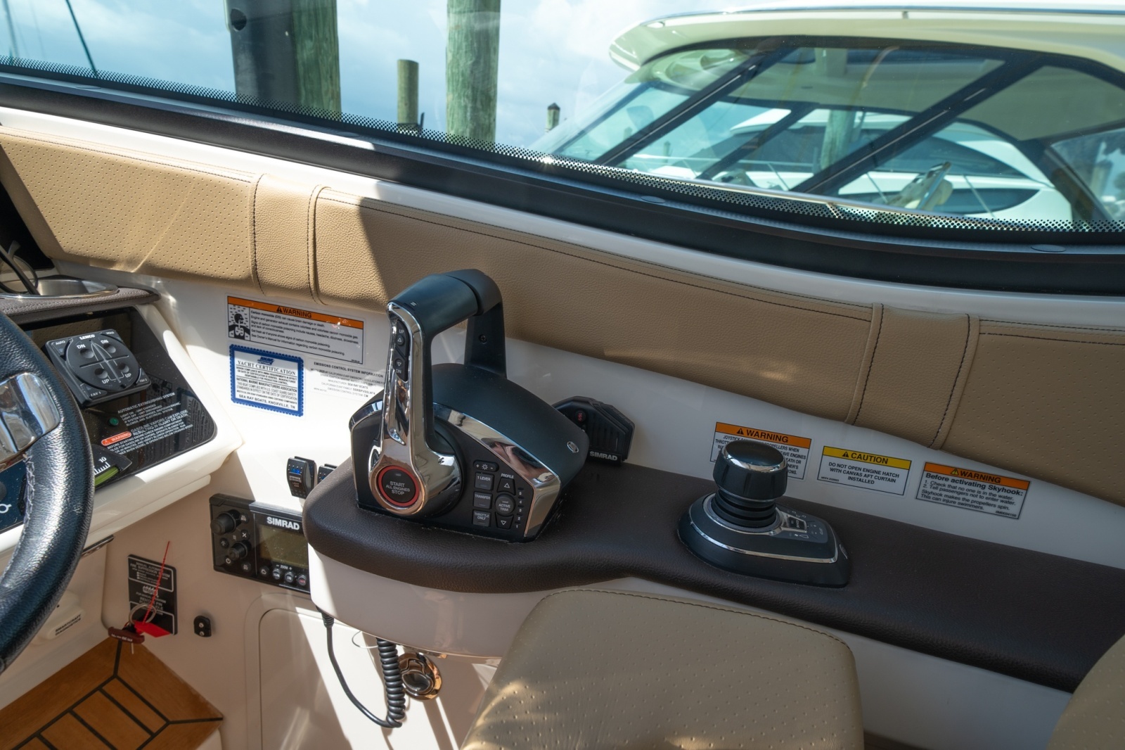 2025 Sea Ray 320 Sundancer