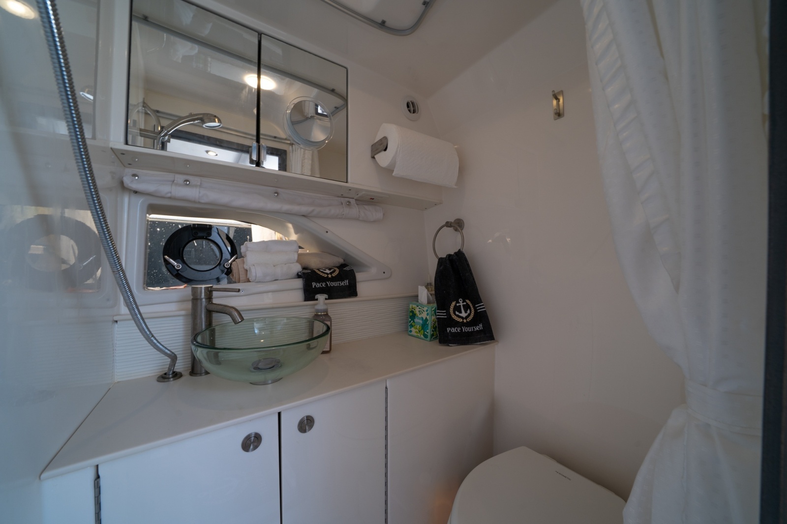 2025 Sea Ray 320 Sundancer