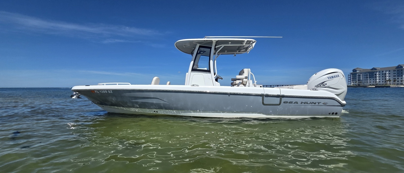 2021 Sea Hunt Escape 27 Center Console