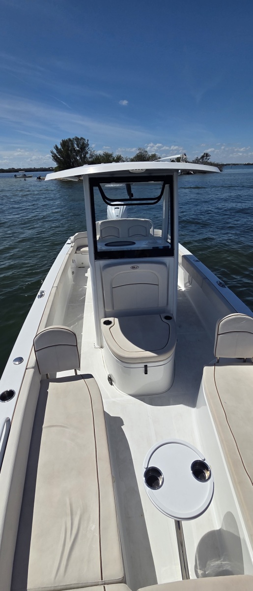 2021 Sea Hunt Escape 27 Center Console
