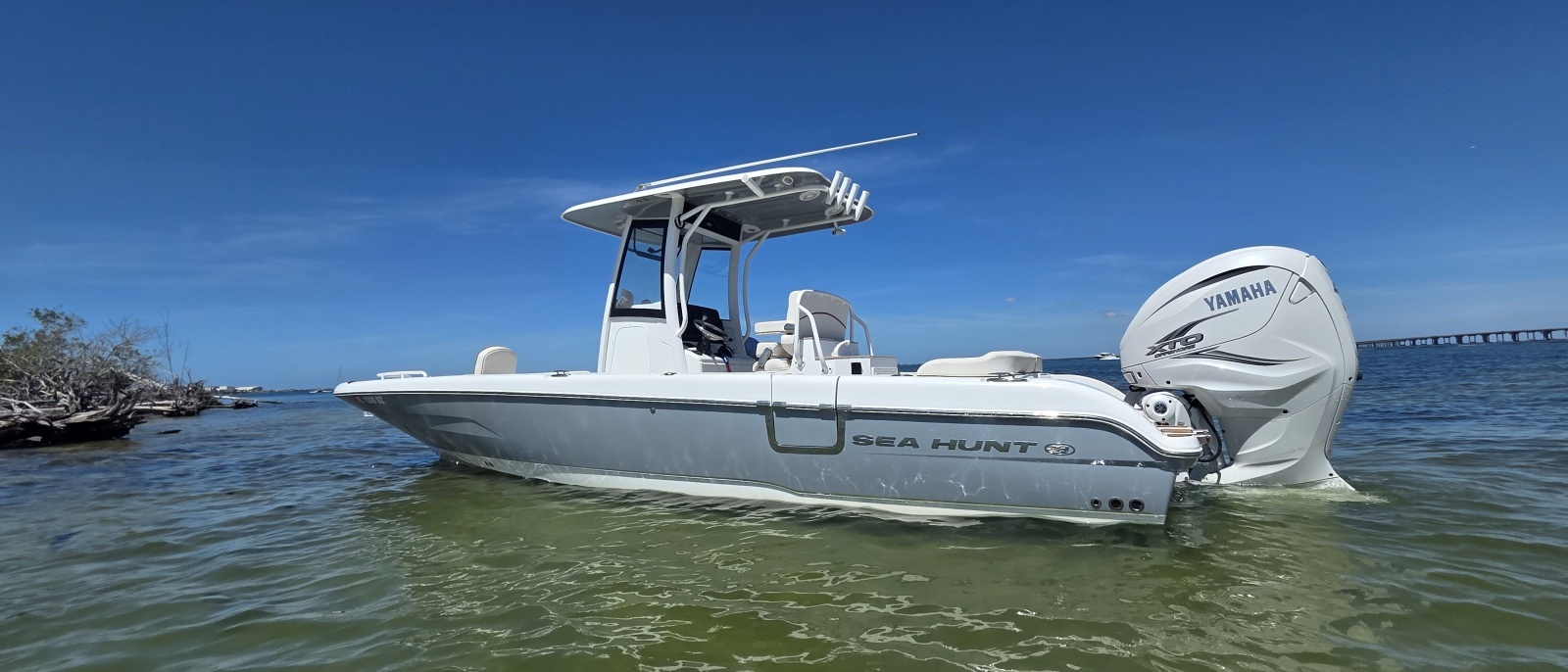 2021 Sea Hunt Escape 27 Center Console