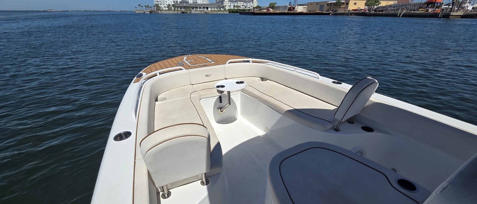 2021 Sea Hunt Escape 27 Center Console