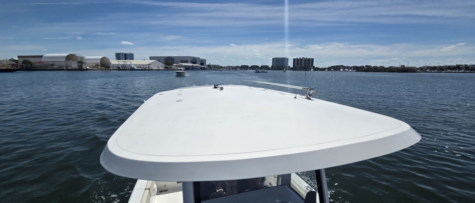 2021 Sea Hunt Escape 27 Center Console