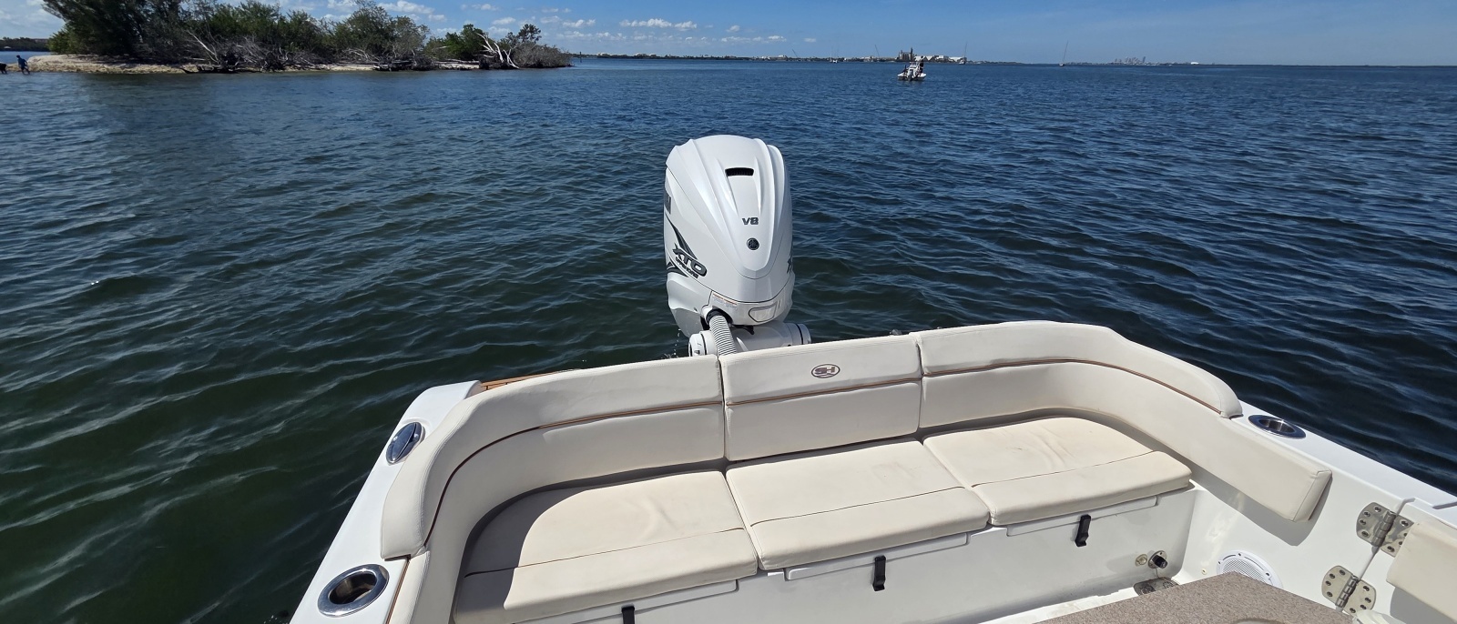 2021 Sea Hunt Escape 27 Center Console