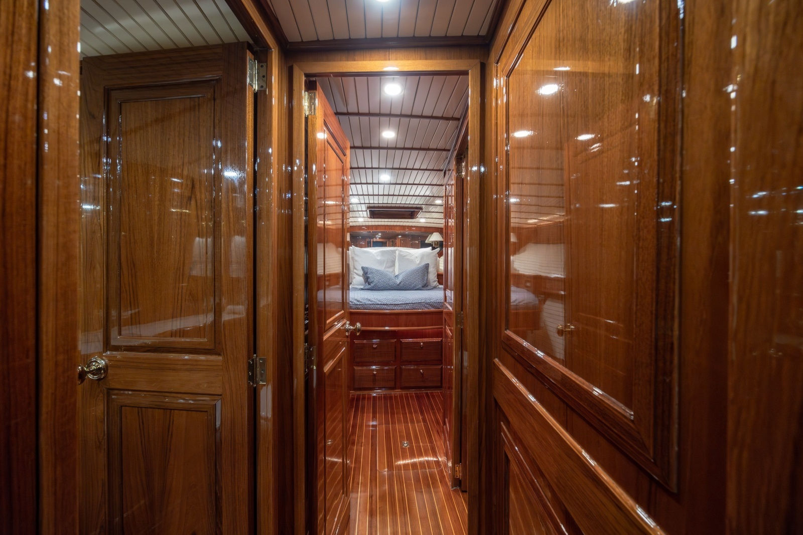 B 58ft Donzi Yacht For Sale