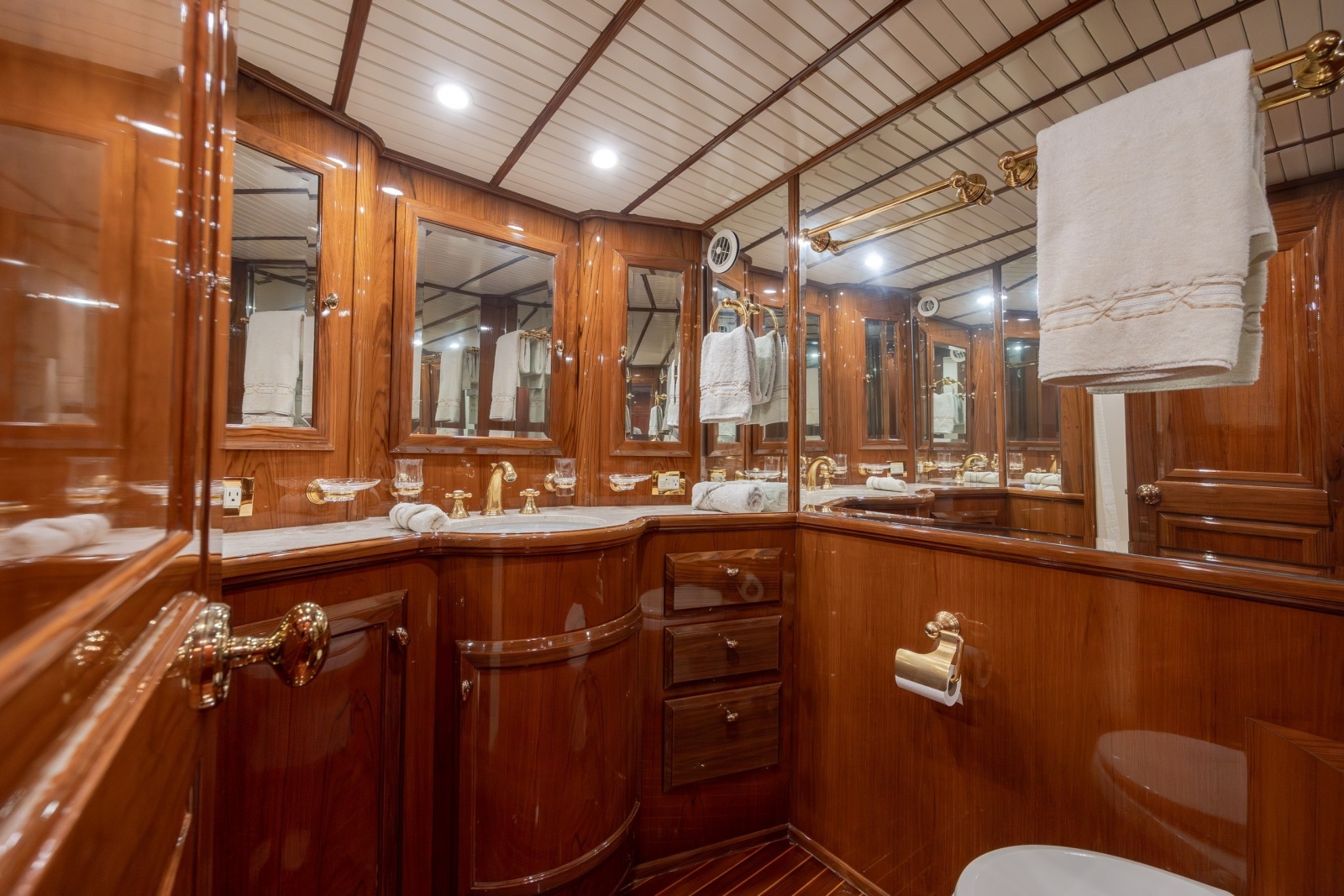B 58ft Donzi Yacht For Sale