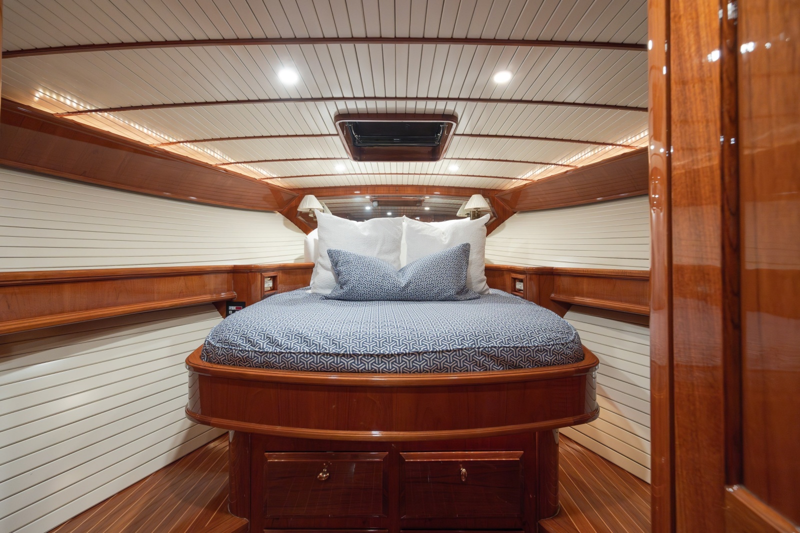 2003 Donzi R58 Express
