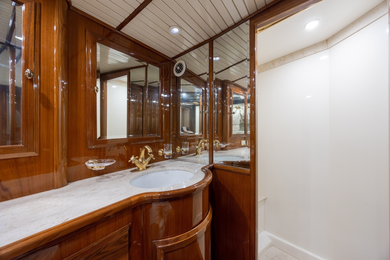 B 58ft Donzi Yacht For Sale