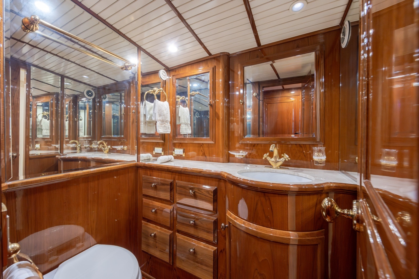 B 58ft Donzi Yacht For Sale