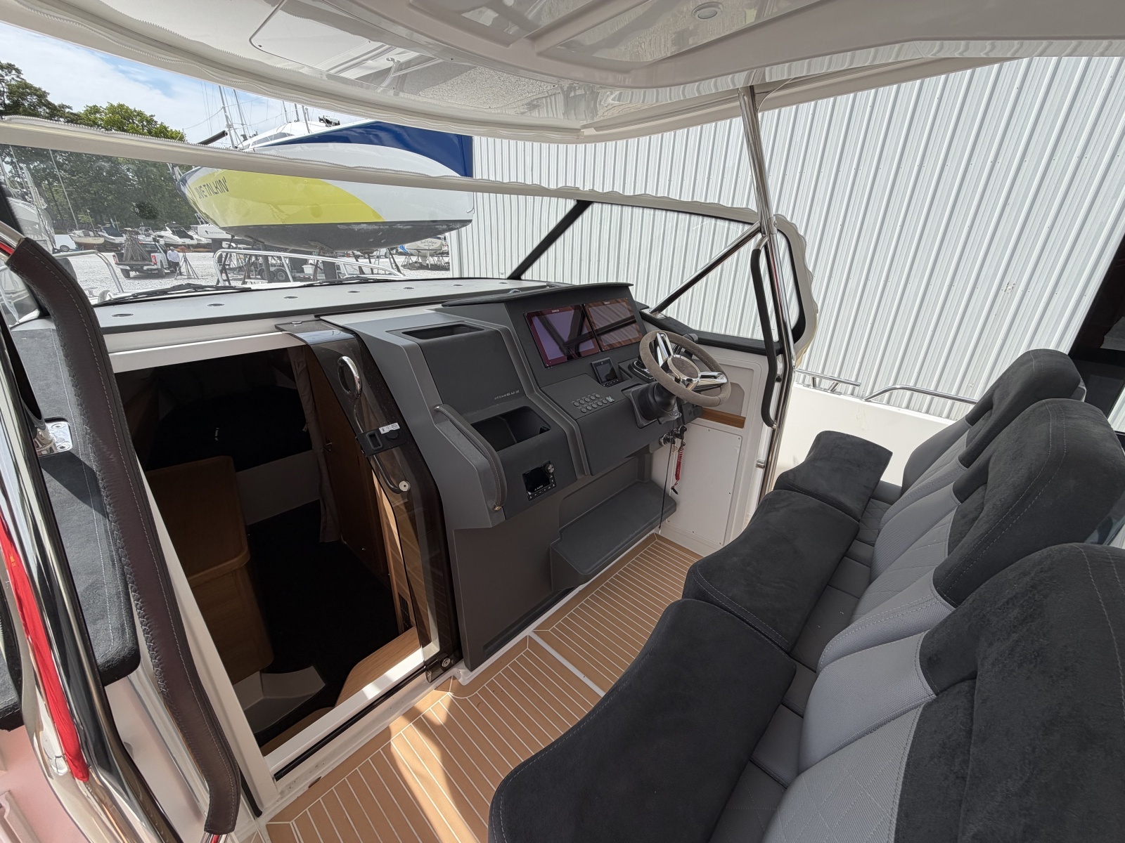 HULL 298 40ft Nimbus Yacht For Sale