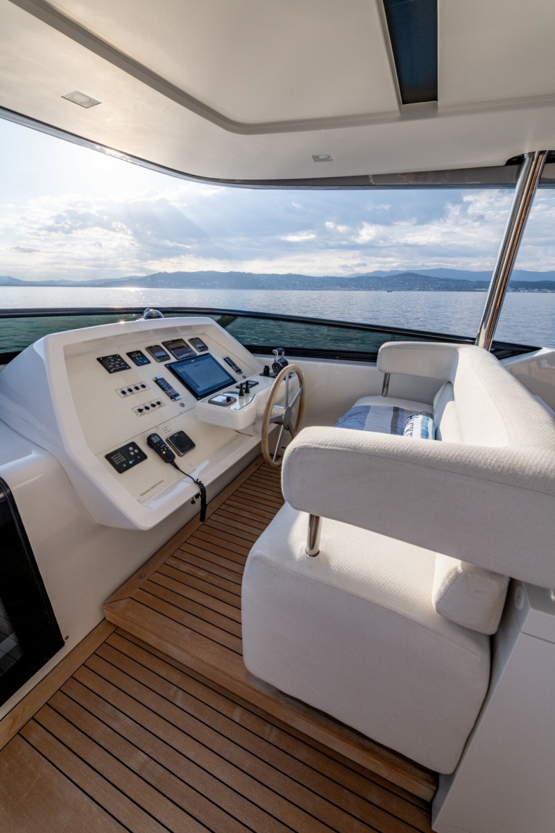 CALM 95ft Sanlorenzo Yacht For Sale