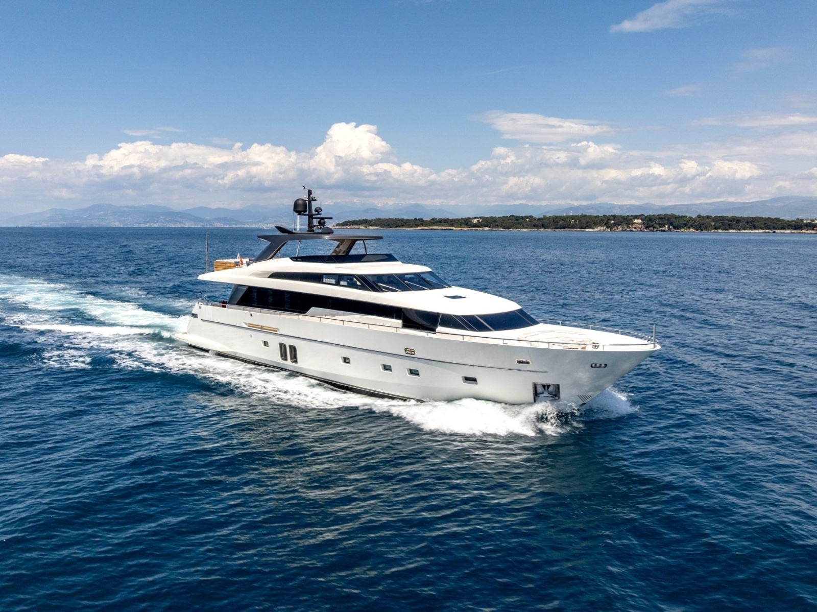 CALM 95ft Sanlorenzo Yacht For Sale