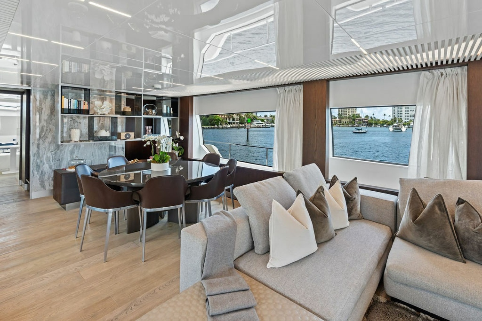 2018 Ferretti Yachts 850 Motoryacht