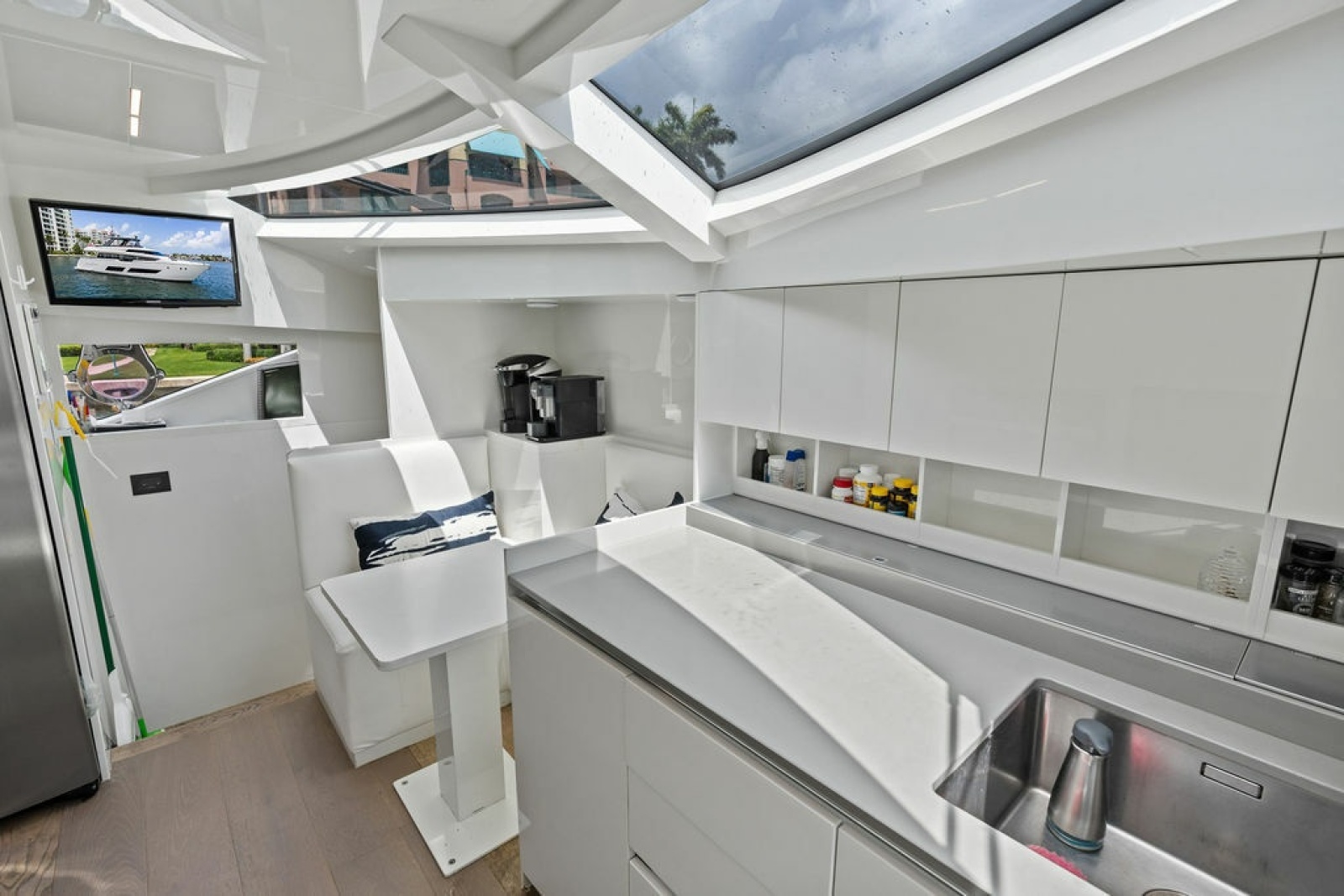2018 Ferretti Yachts 850 Motoryacht