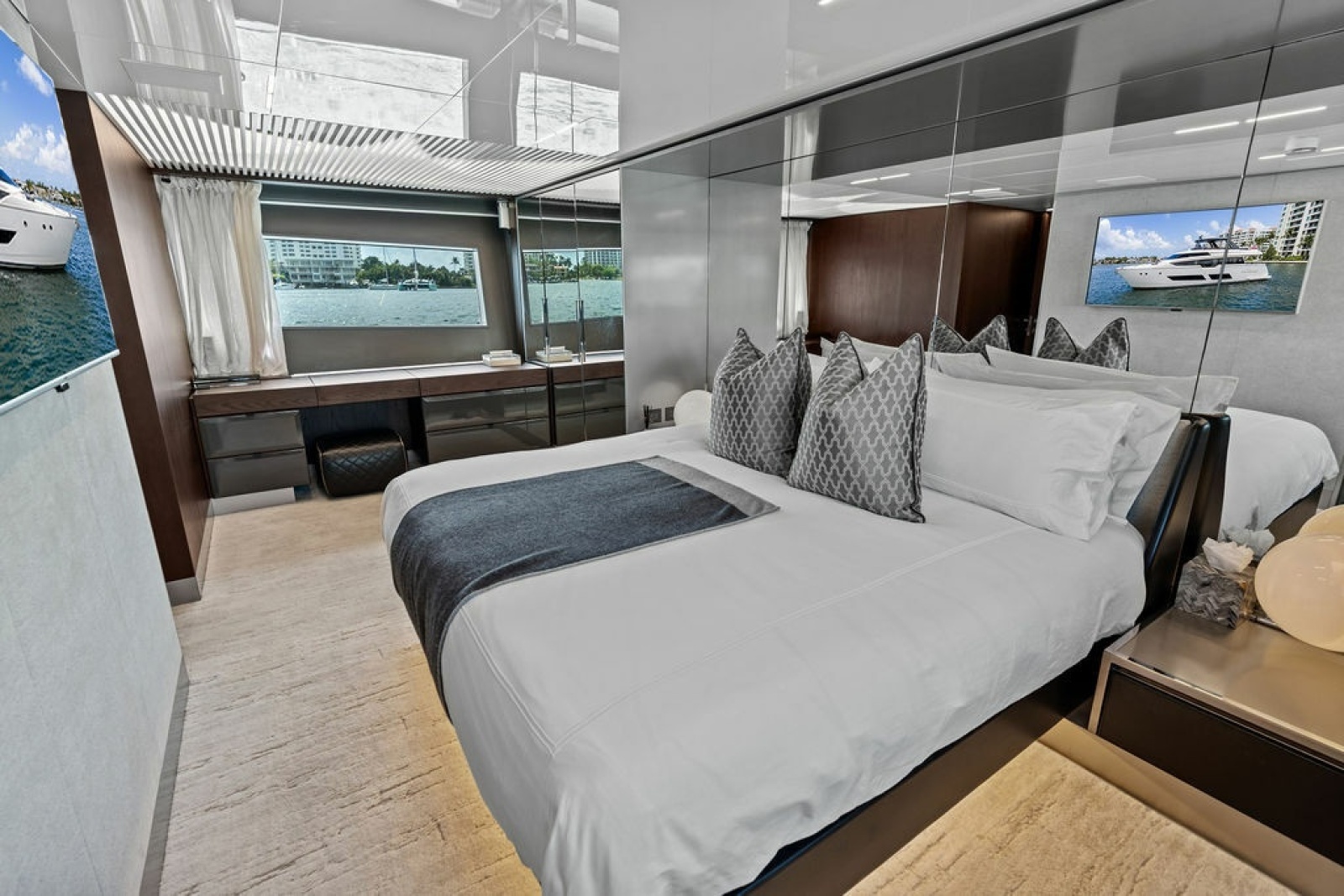 2018 Ferretti Yachts 850 Motoryacht