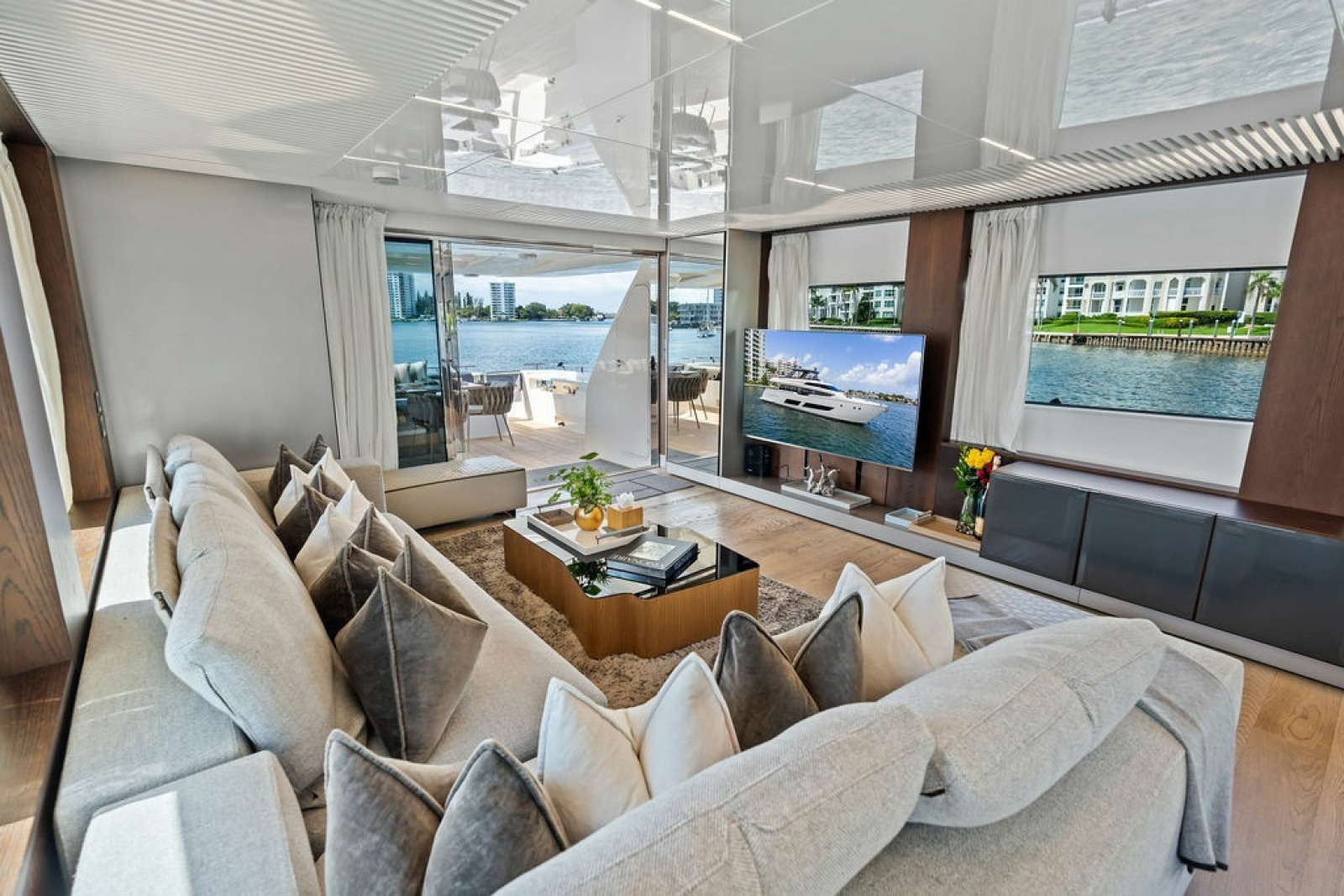 2018 Ferretti Yachts 850 Motoryacht