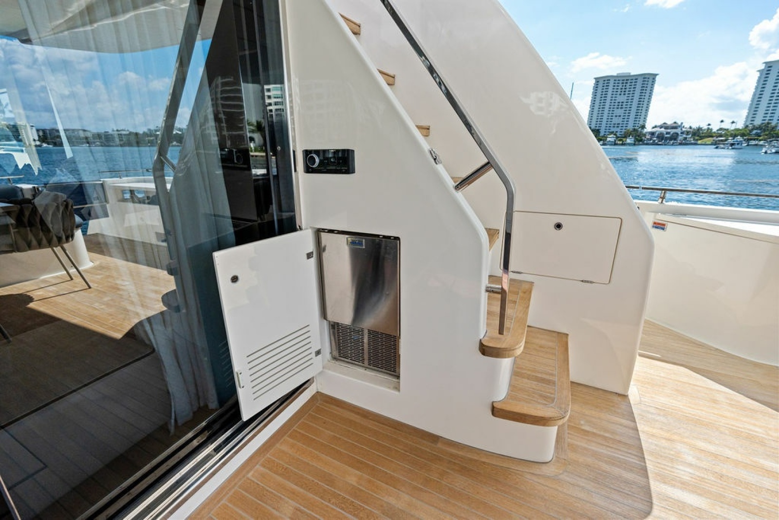 2018 Ferretti Yachts 850 Motoryacht