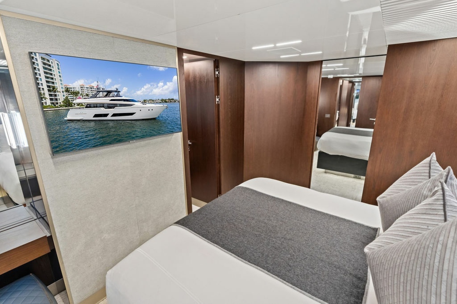 2018 Ferretti Yachts 850 Motoryacht