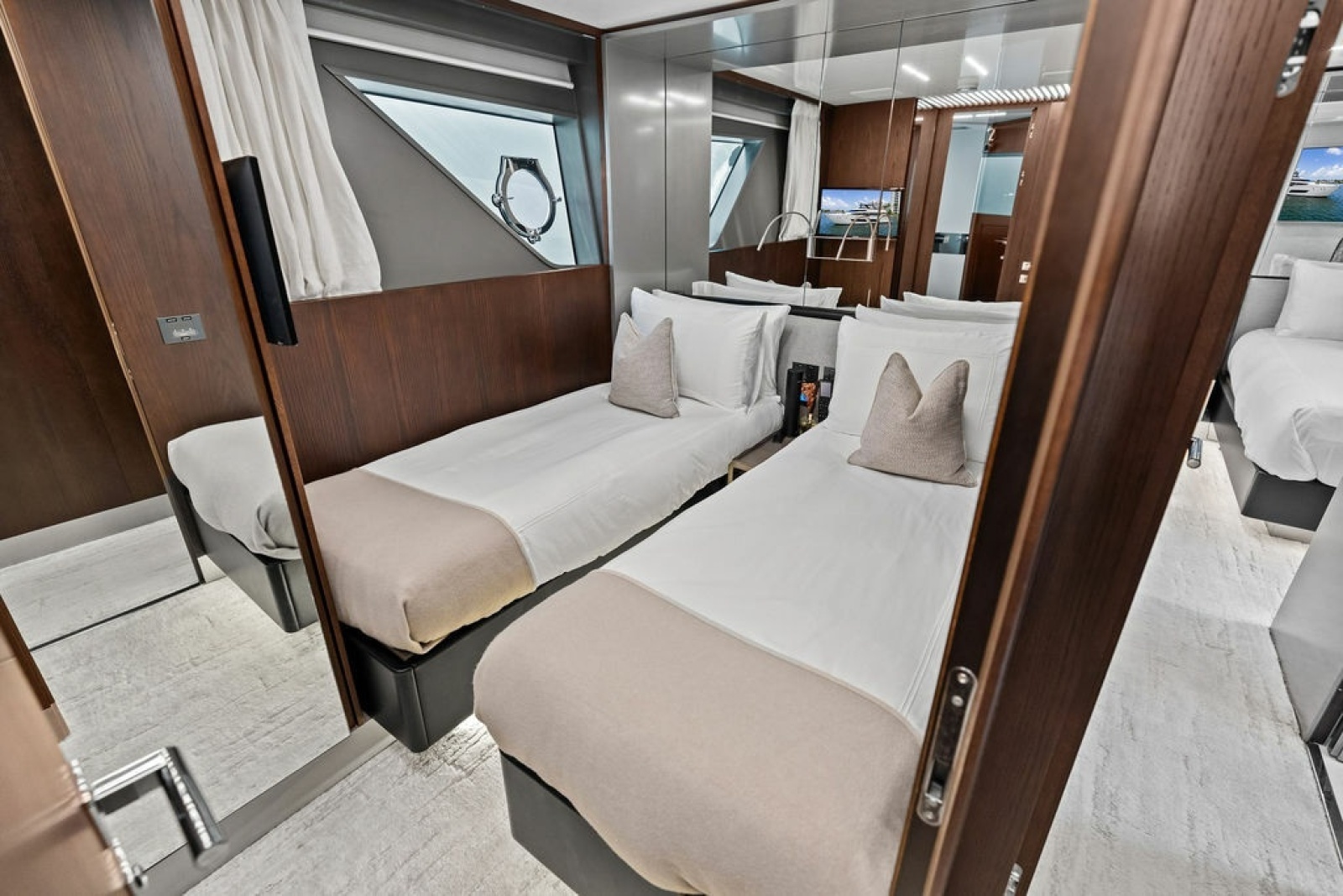2018 Ferretti Yachts 850 Motoryacht