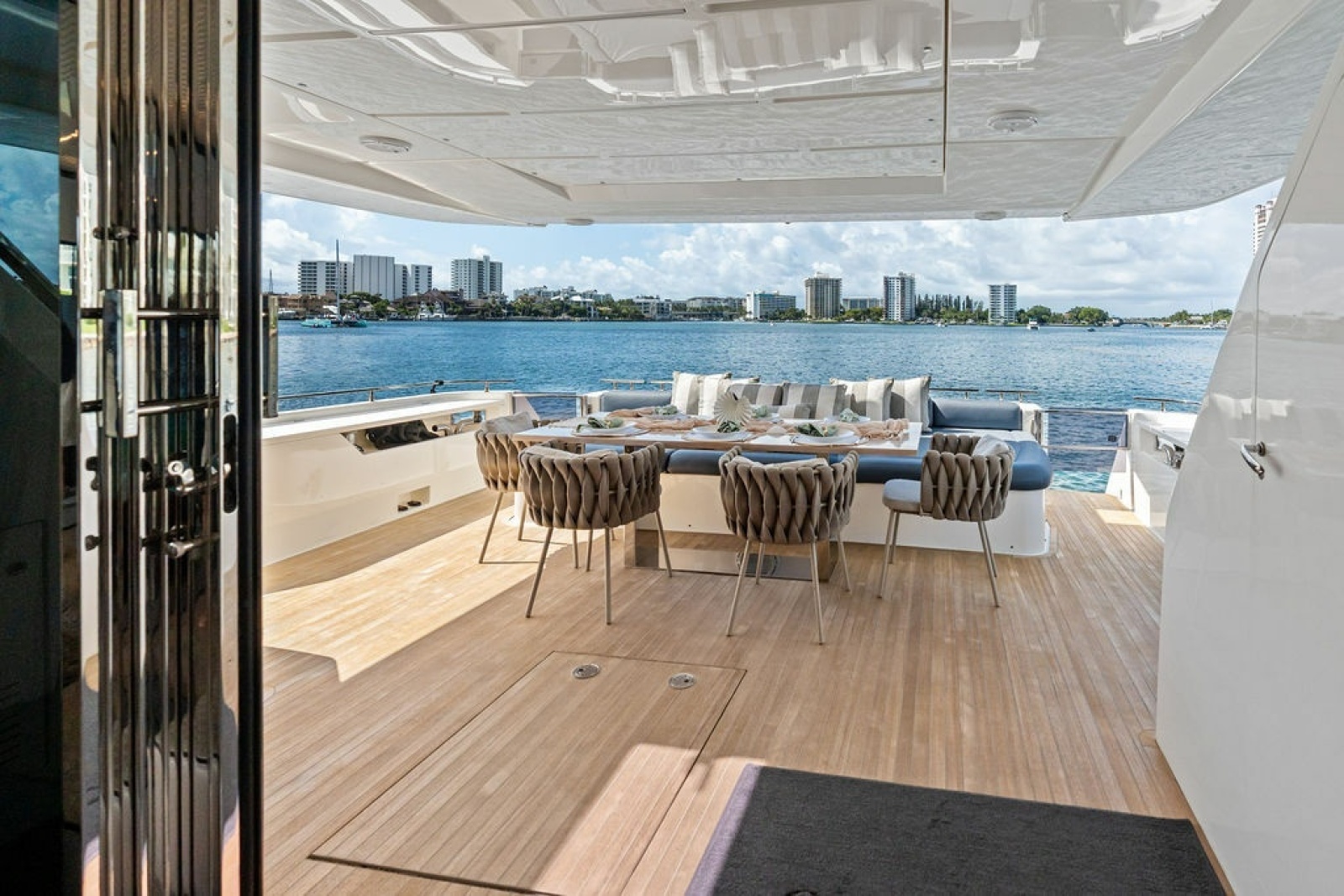 2018 Ferretti Yachts 850 Motoryacht