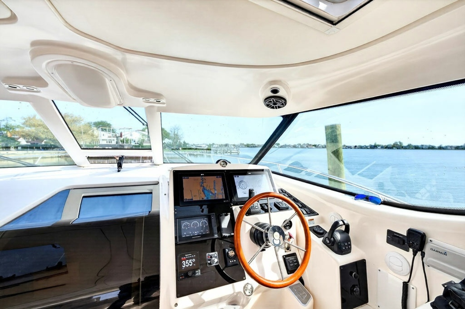 2006 Tiara Yachts 4300 Sovran