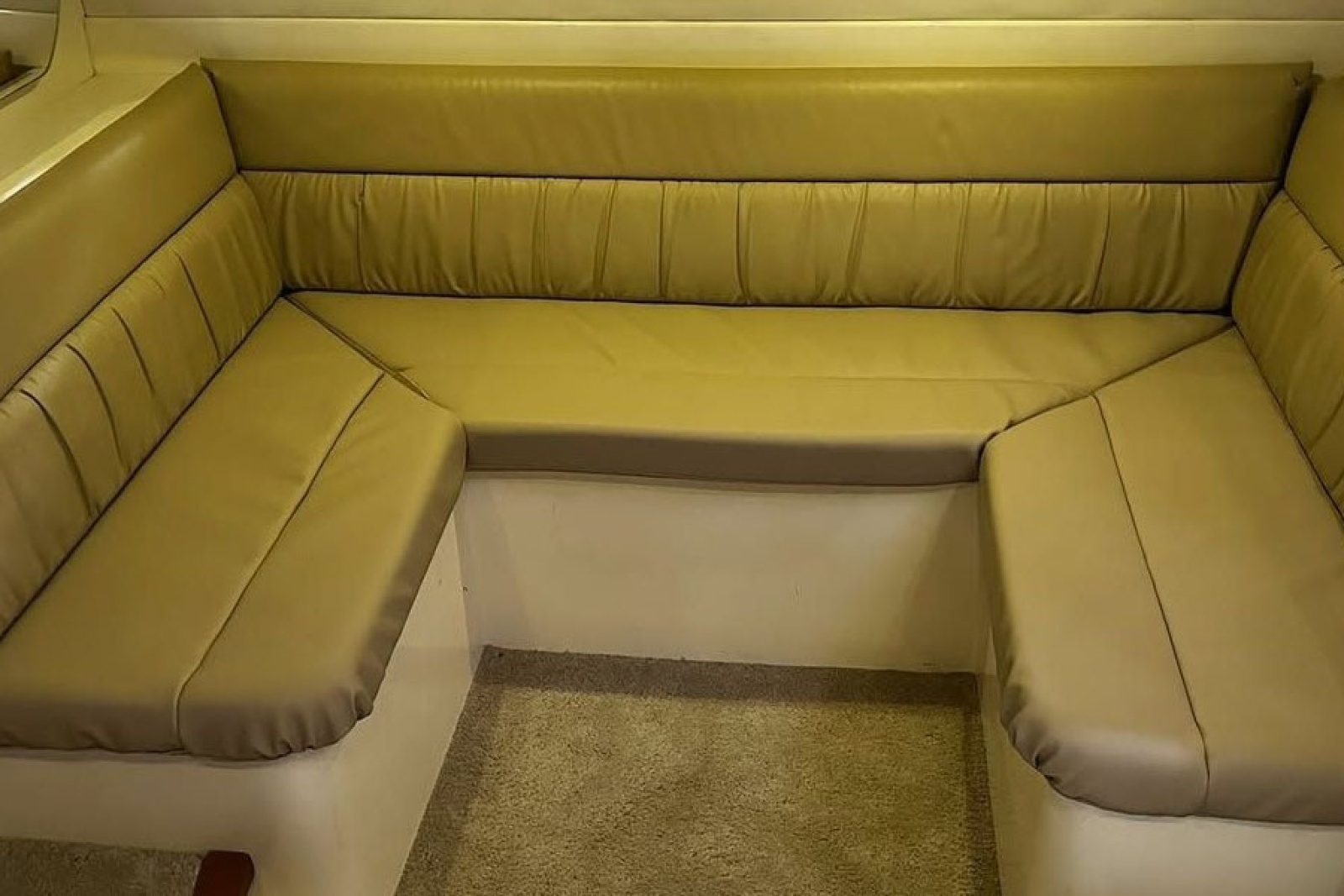 Salon Lounge