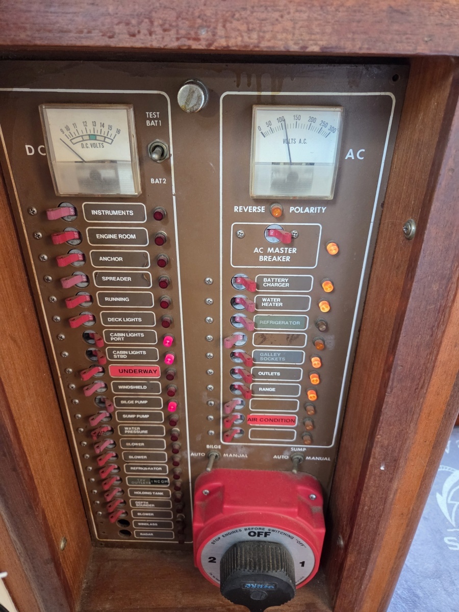 1982 C & L Sea Ranger Sundeck 39