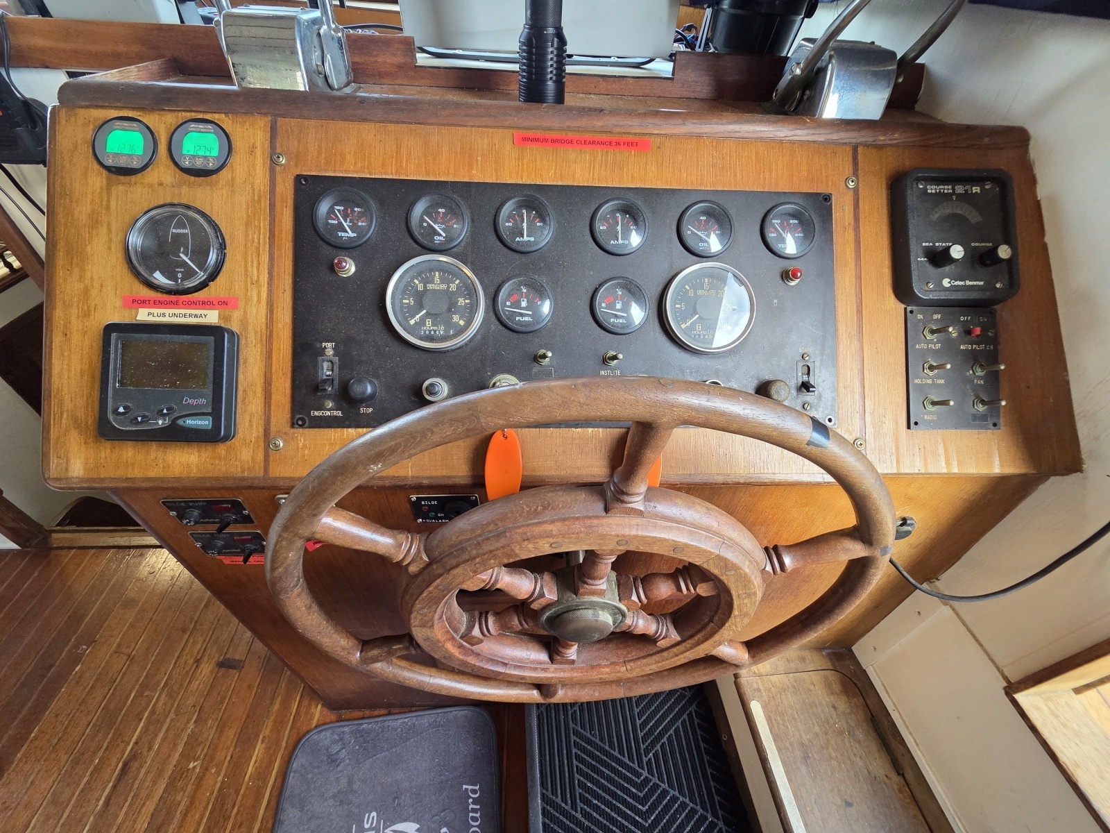 1982 C & L Sea Ranger Sundeck 39